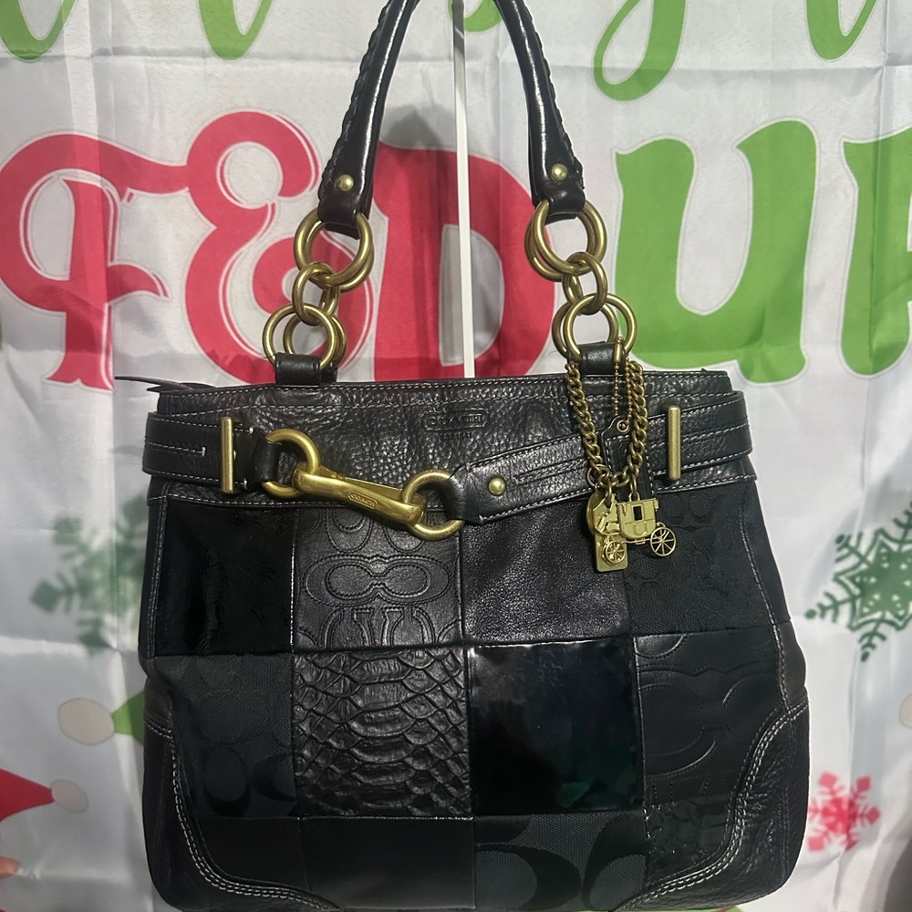 Sold-Coach Hamptons Patchwork Carryall tote bag in black leather with gold-